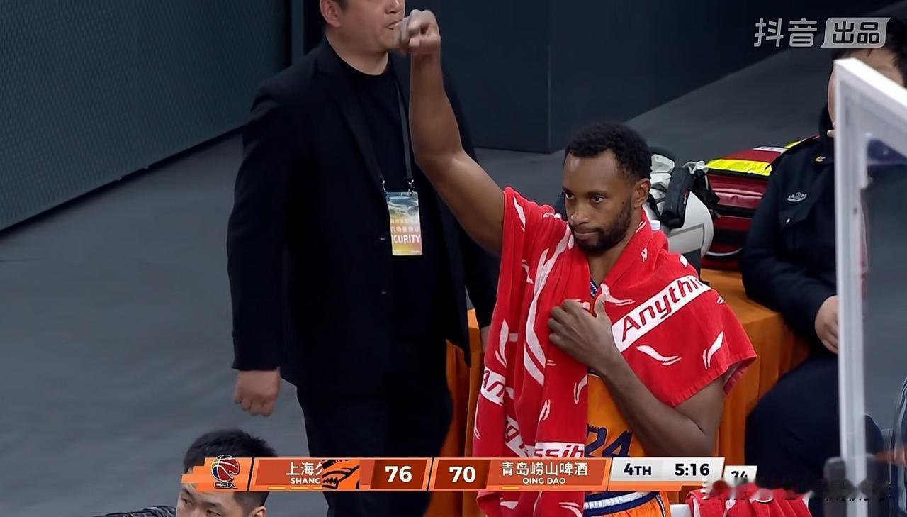 上海久事老将弗格真是彻底的凉凉了！在今天上海久事主场以84：80击败青岛崂山啤酒