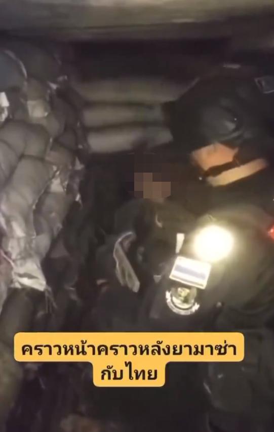 越来越多关于泰国和柬埔寨士兵之间战斗的视频流出，这段视频展示了泰国士兵攻占柬埔寨