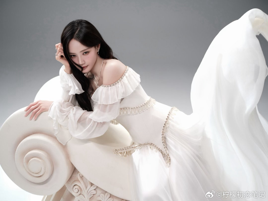 李一桐回应出道十周年李一桐真诚回应出道十周年，细数入行以来的成长与收获。从第一次