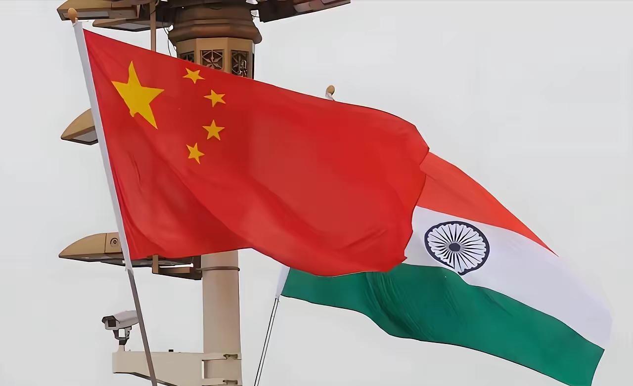 扛不住了，印度很难受。8月7号，印度《经济时报》自己说了，最近他们国内好多工