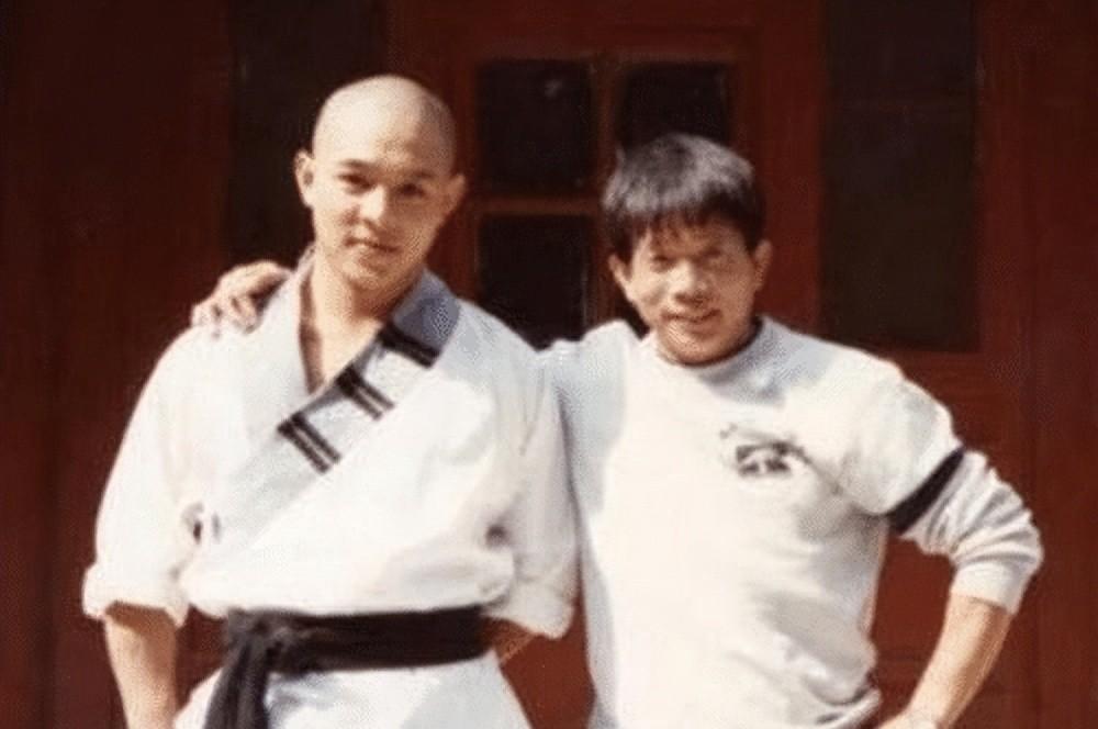 刘家良曾当着李连杰的面，一句话直接把天聊死：你练的，是武术，不是功夫。刘家良与