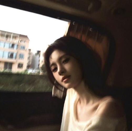 我发现，鞠婧祎有一点真的特别神奇。不是她的颜值，这娱乐圈的独一份美貌早已众所周