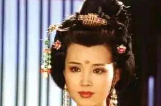 韦皇后正在睡觉，25岁的李隆基突然闯入，韦皇后又惊又怒：“大胆逆子！”谁料，韦皇