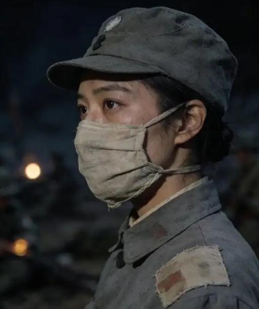 1943年秋天，日军请一名女大夫到牢房里动手术，女大夫一瞧犯人，竟然是自己的爱人