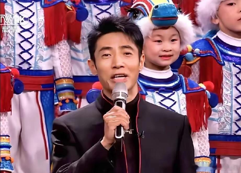 终于知道，央视春晚主持为啥永远有撒贝宁。不是因为他风格最稳重，也不是因为他台词最