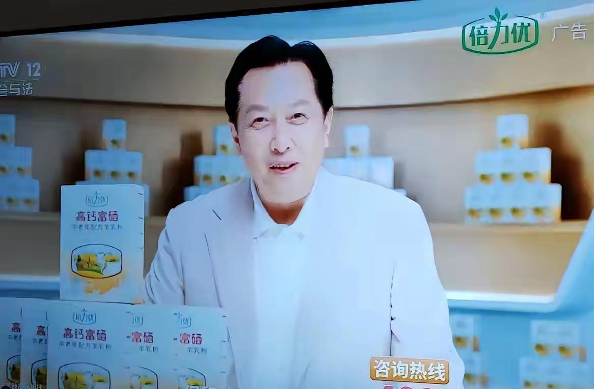唐国强我国资深演员，让人大跌眼镜的是做起了“羊奶”广告，在广告词中他一板一眼的说