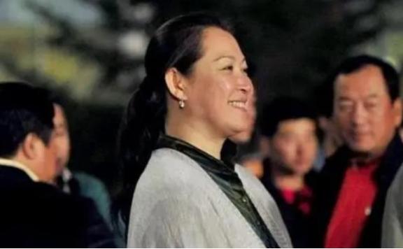 1991年，走红后的赵本山向妻子葛淑珍提出离婚，葛淑珍说：“离婚可以，那你得给我