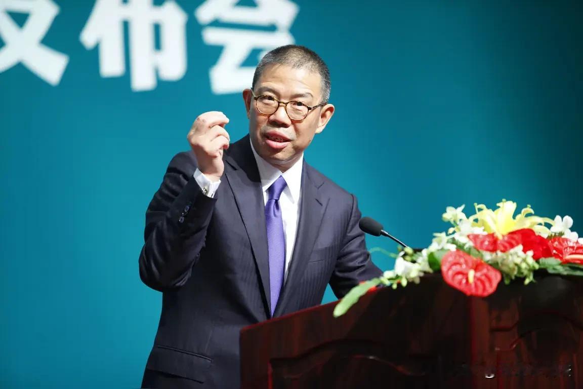 很多人误解了钟睒睒关于电商平台的说法，他的意思并不是否定和要求取缔电商，而是怎么