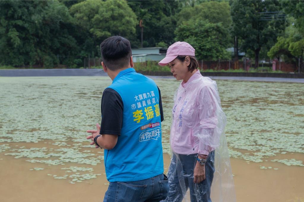 谁说神隐？柯志恩台北开完会“秒瞬移”高雄踩烂泥勘灾画面曝光高雄今（25）日遭