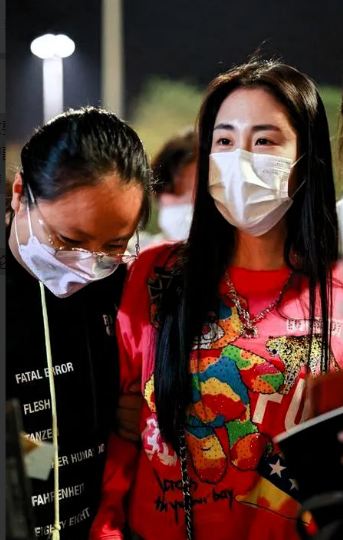 张碧晨估计得气到吐血，她跟汪苏泷为了《年轮》吵得不可开交，结果呢，她的好姐妹单依