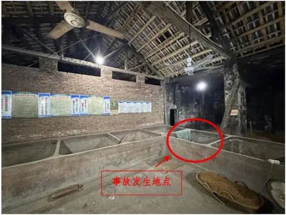 四川一酒厂员工违规进1.6米深发酵池清扫, 两人盲目施救, 3人均不幸身亡