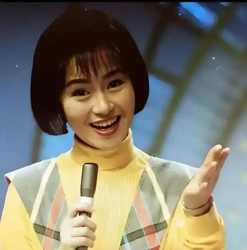 1999年，鞠萍向丈夫提出了离婚，丈夫却提出孩子和钱只能带走一样。鞠萍一听就知道