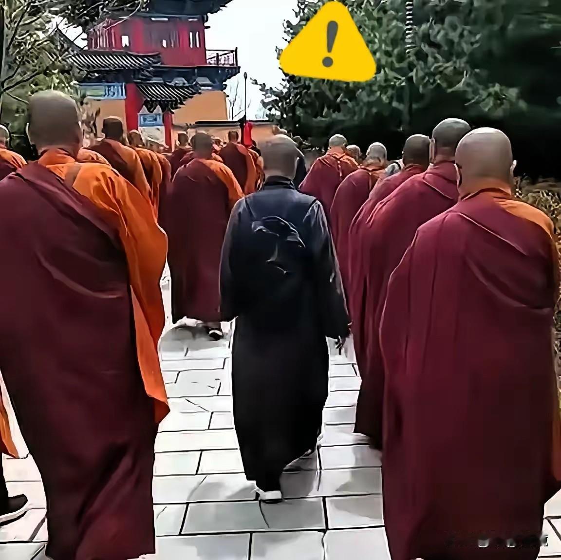 最近，忽然间，寺院成为社会关注焦点，且褒贬不一，更多的是对寺院和僧人的出言不逊，