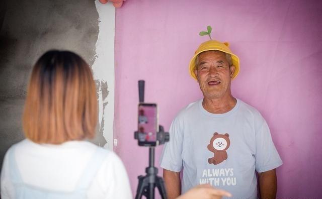 拍摄实战，运镜先掌握推拉摇：推镜头突出细节，拉镜头展现环境，摇镜头有探索感很