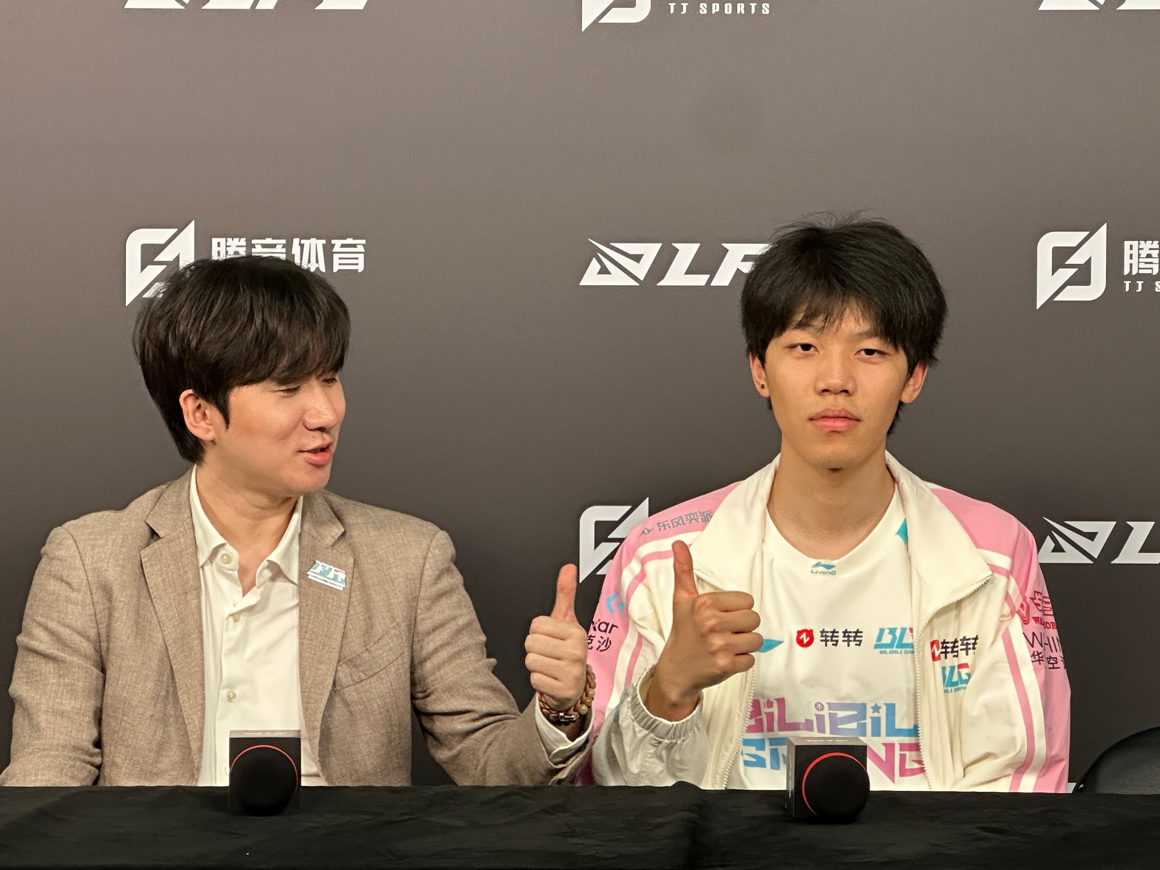 BLG胜者群访合影，超级E人Daeny疯狂调动ON情绪BLG战胜iGviper拍