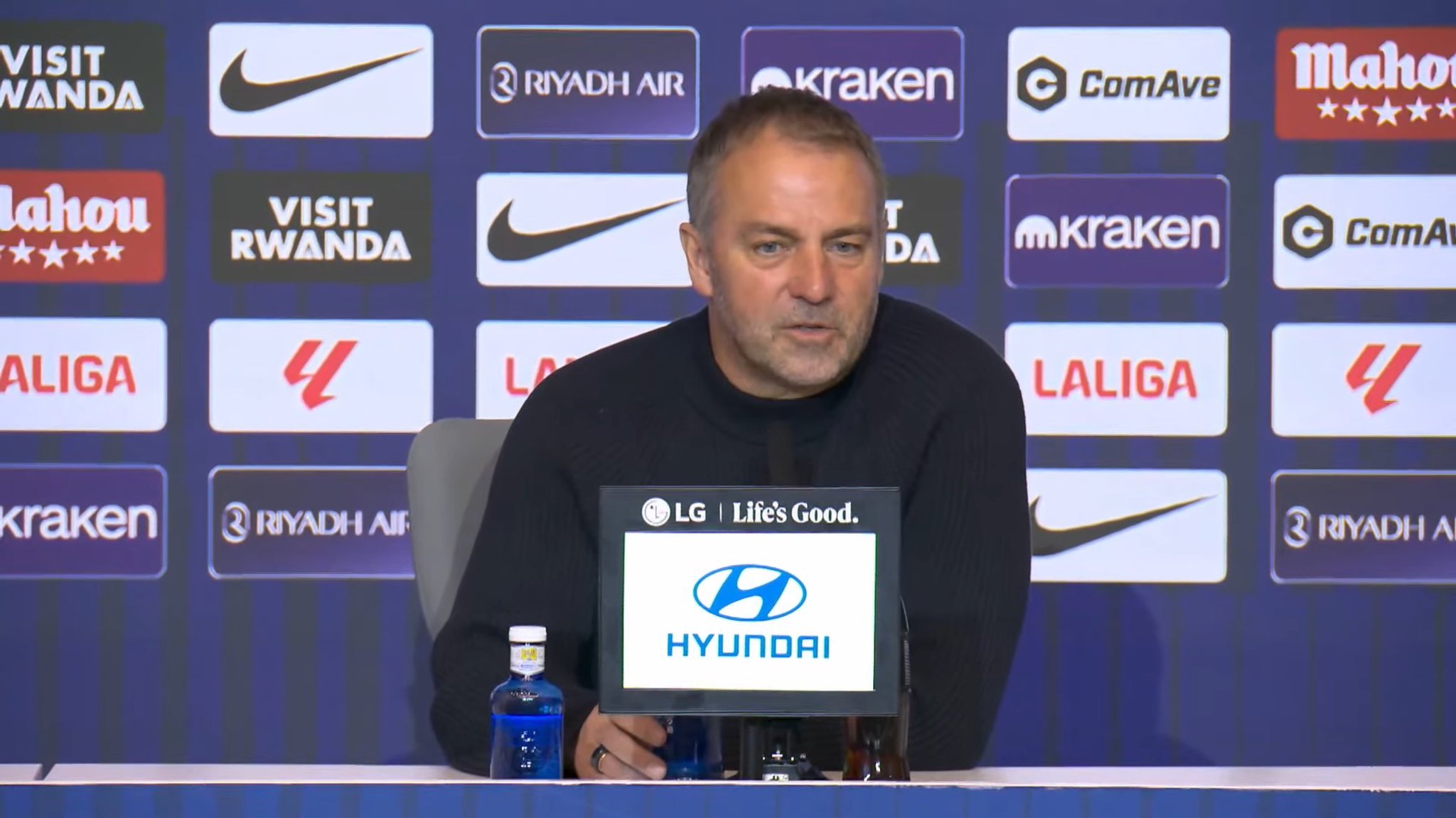 你对皇马的比赛结果感到惊讶吗？你看了比赛吗❔弗里克：“不，我不在乎。如你所知，这