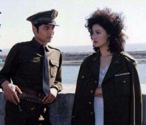 何晴剧中发型好炸，不过人还是美丽的。发现了，她是不管哪种发型都能hold得住的人