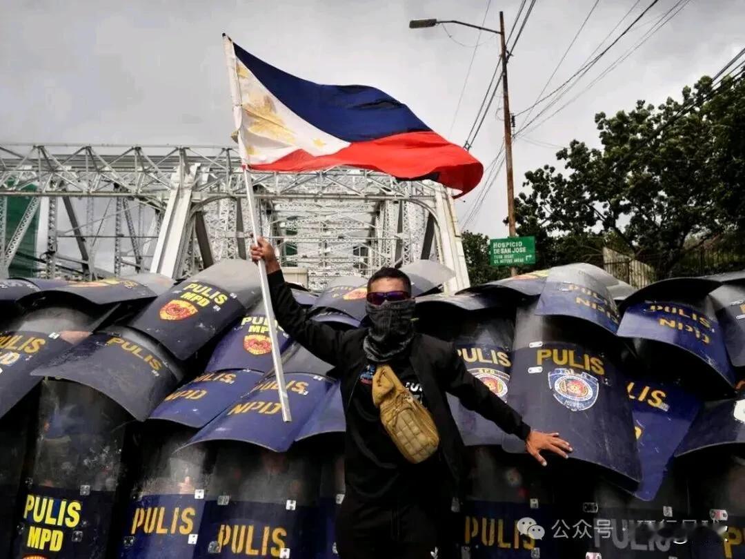 菲律宾要仁爱礁搞军演菲律宾准备了一场在仁爱礁的“硬核”军演，目的就是检验自己