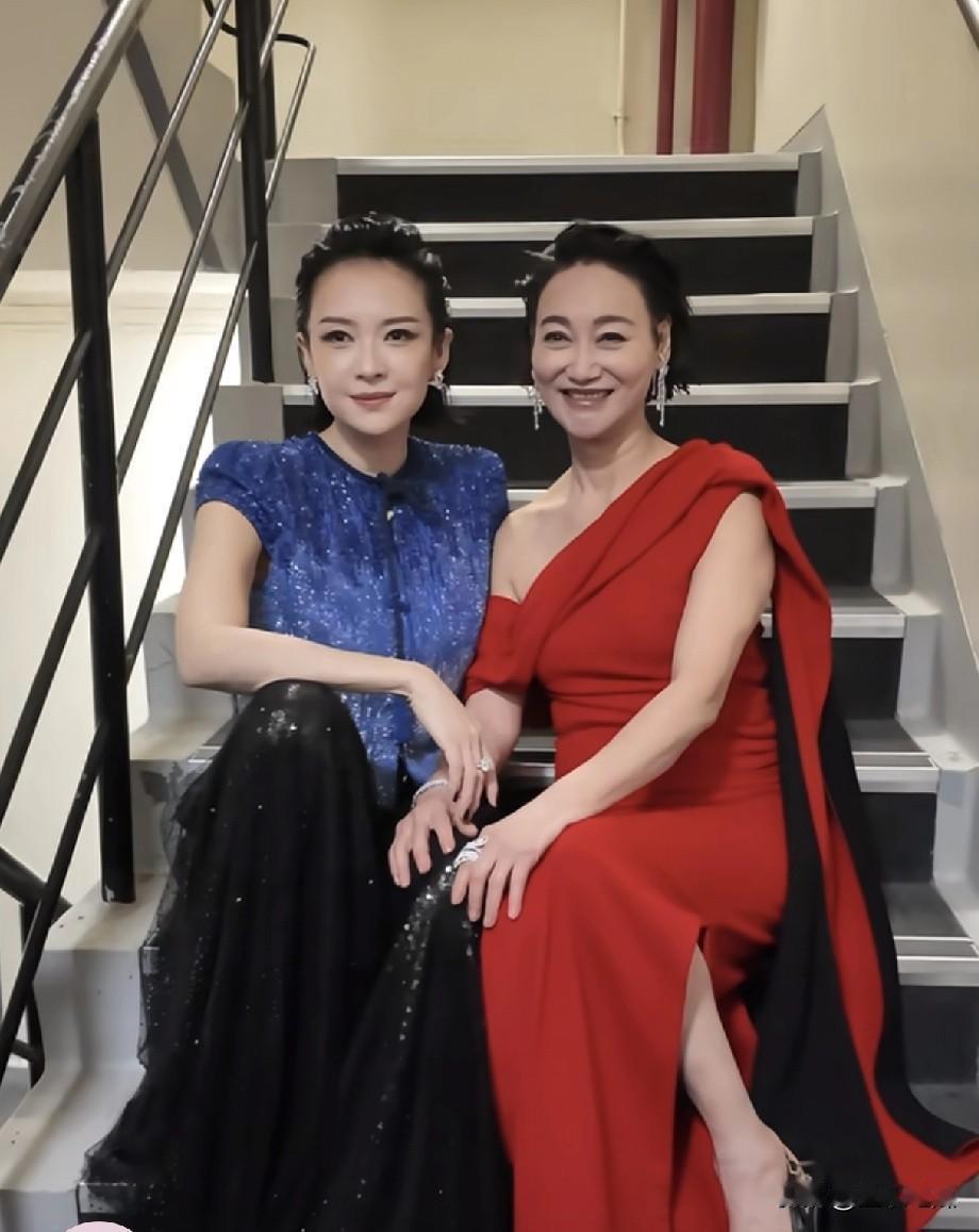 有人说章子怡如今不再美貌，还发福了。依我看呐，她愈发有韵味，更显优雅，也更具爱心