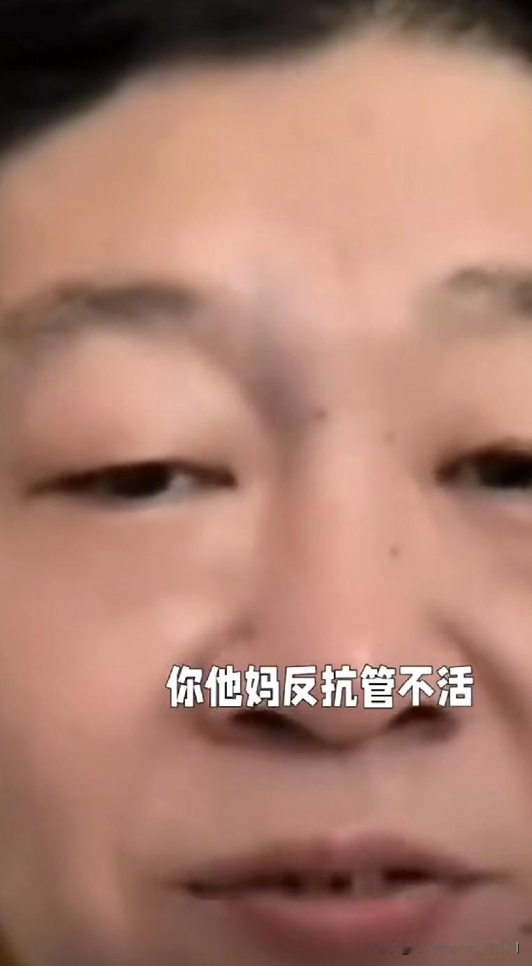 郭德纲带刀护卫李鹤彪曾开火：某大弟子不够揍性，拿揍高鹤彩炫耀太龌龊！要不是师父你