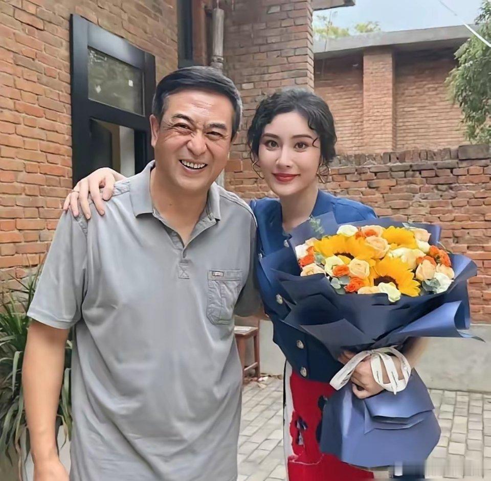 彭馨韵演龚丽丽，张嘉益求了三次。一部《主角》，选角导演最头疼的，就是“龚丽丽”。