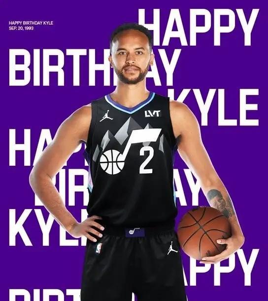 爵士官方真是太懂事了！今天是中国男篮巨星李凯尔的32岁生日，在如此重要的时刻，爵