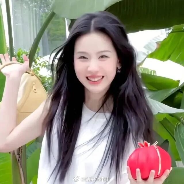 陈都灵｜阳光正好，笑容甜度超标✨是藏在清冷外表下的可爱少女。