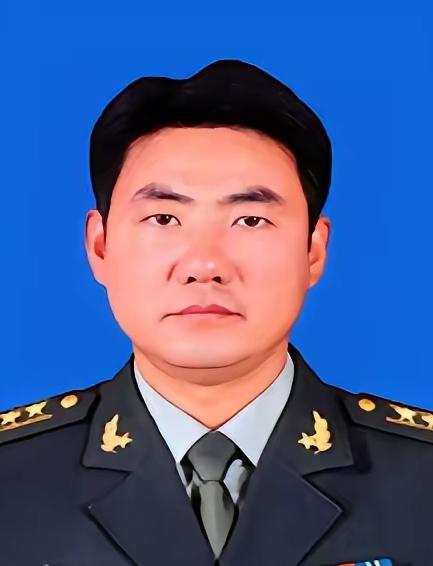 全军上下都憋着一股劲儿，咬牙切齿地喊：“踏平朱日和，活捉满广志！”这话听着狠，