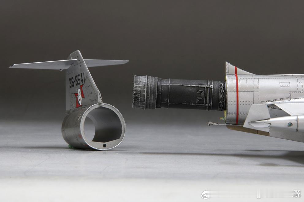 FineMolds1/72F-104新金的后机身可脱出，展示发动机尾喷管​