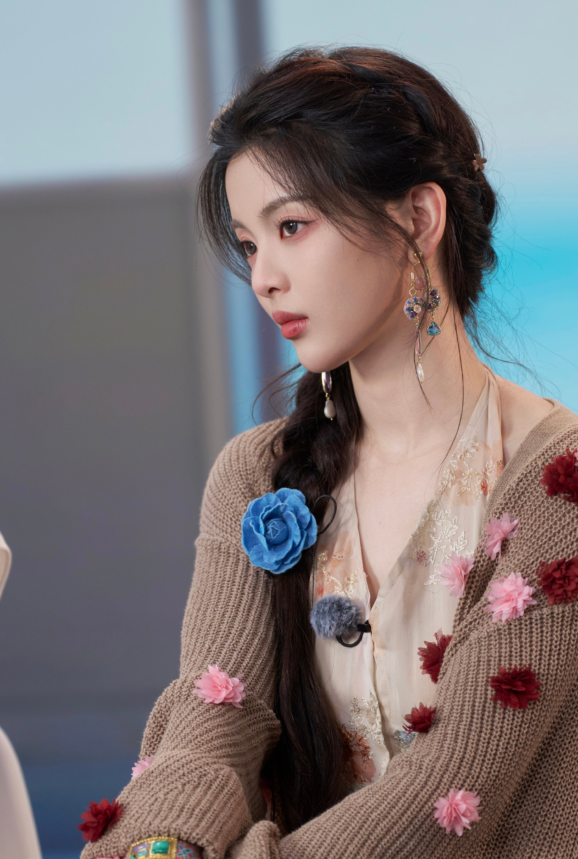 杨超越妹妹，麻花辫姑娘，好纯好美。杨超越