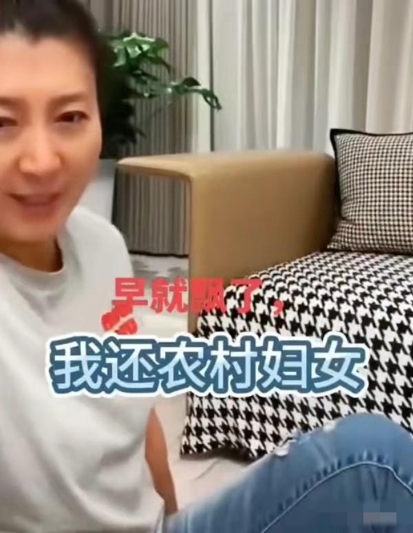 细品闫学晶的翻车之路闫学晶怎么也不会想到自己仅凭一张嘴的信口开河，短短几天就