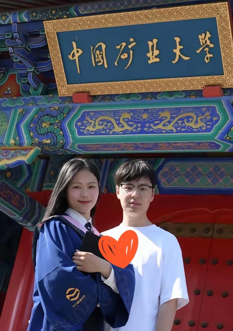 儿子一不小心读到了博士。博士儿子又一不小心呢！又给我找了一个博士儿媳妇，你说气