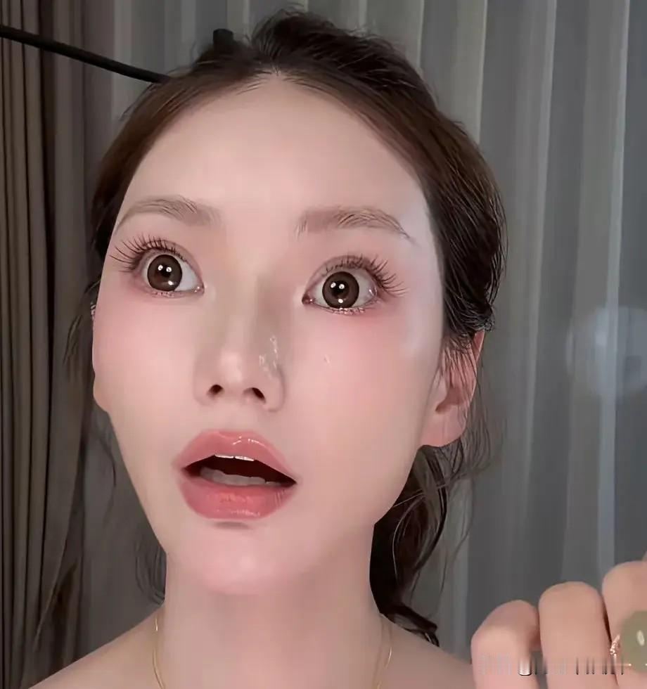 马筱梅刚踏入带货行业时，她主打亲民平价路线，9.9元发夹、平价母婴好物琳琅满目，