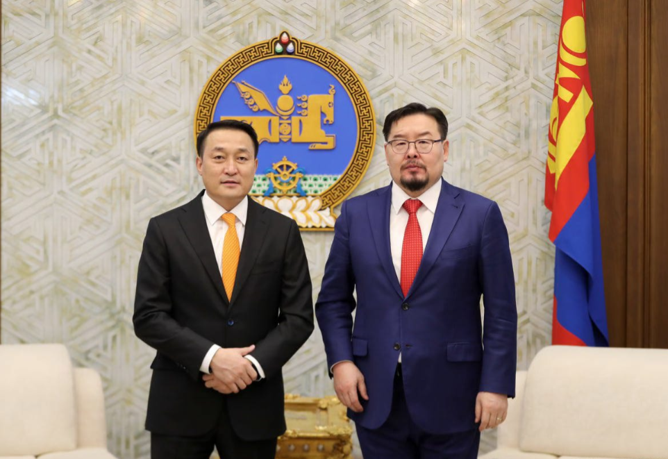 蒙古政坛二三号人物“同归于尽”，总统被迫出手否决国会决议，亲美派与亲华派已斗成一