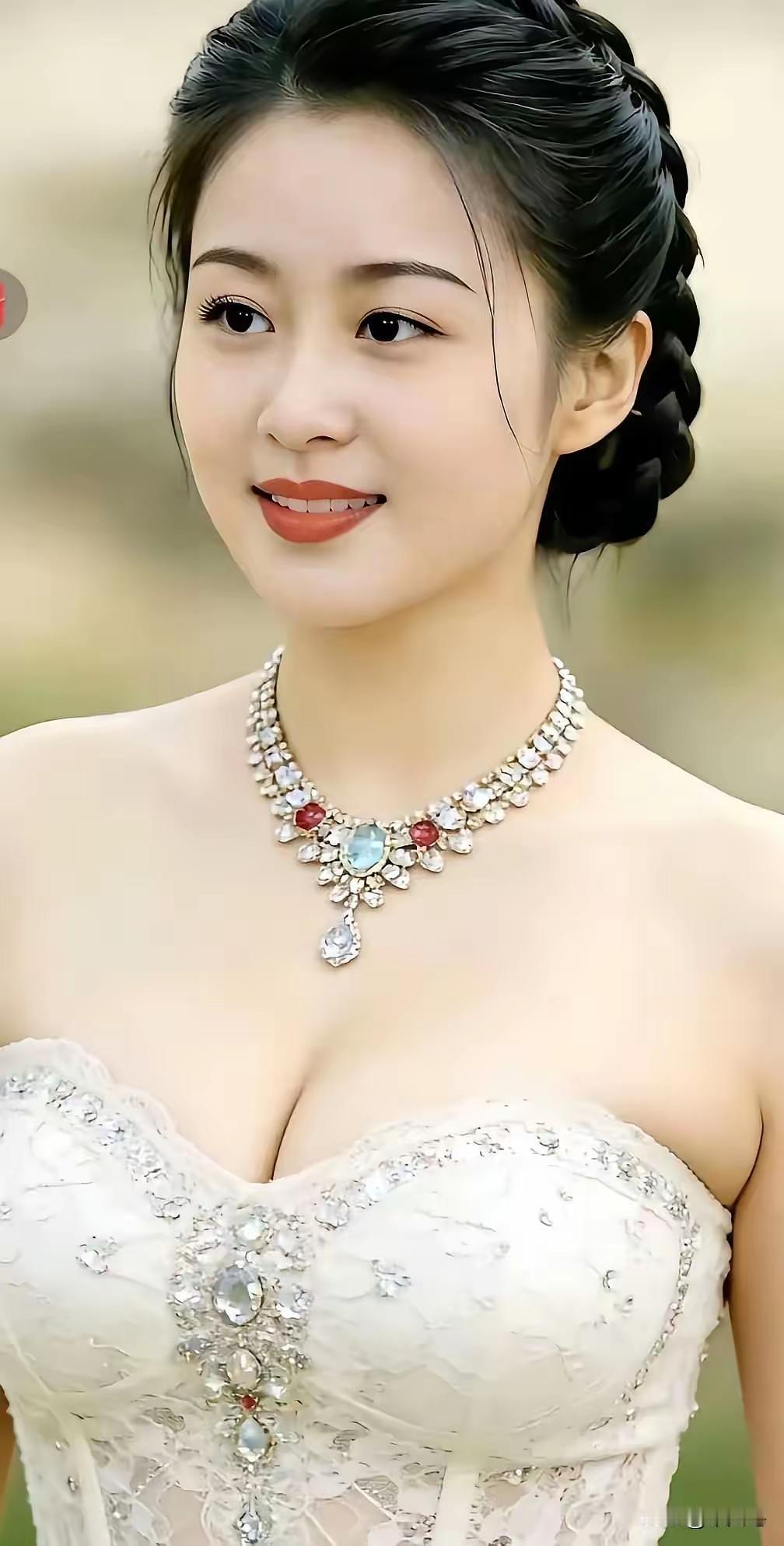 优雅的新娘装，闪耀的珠宝，幸福时刻定格！💍✨