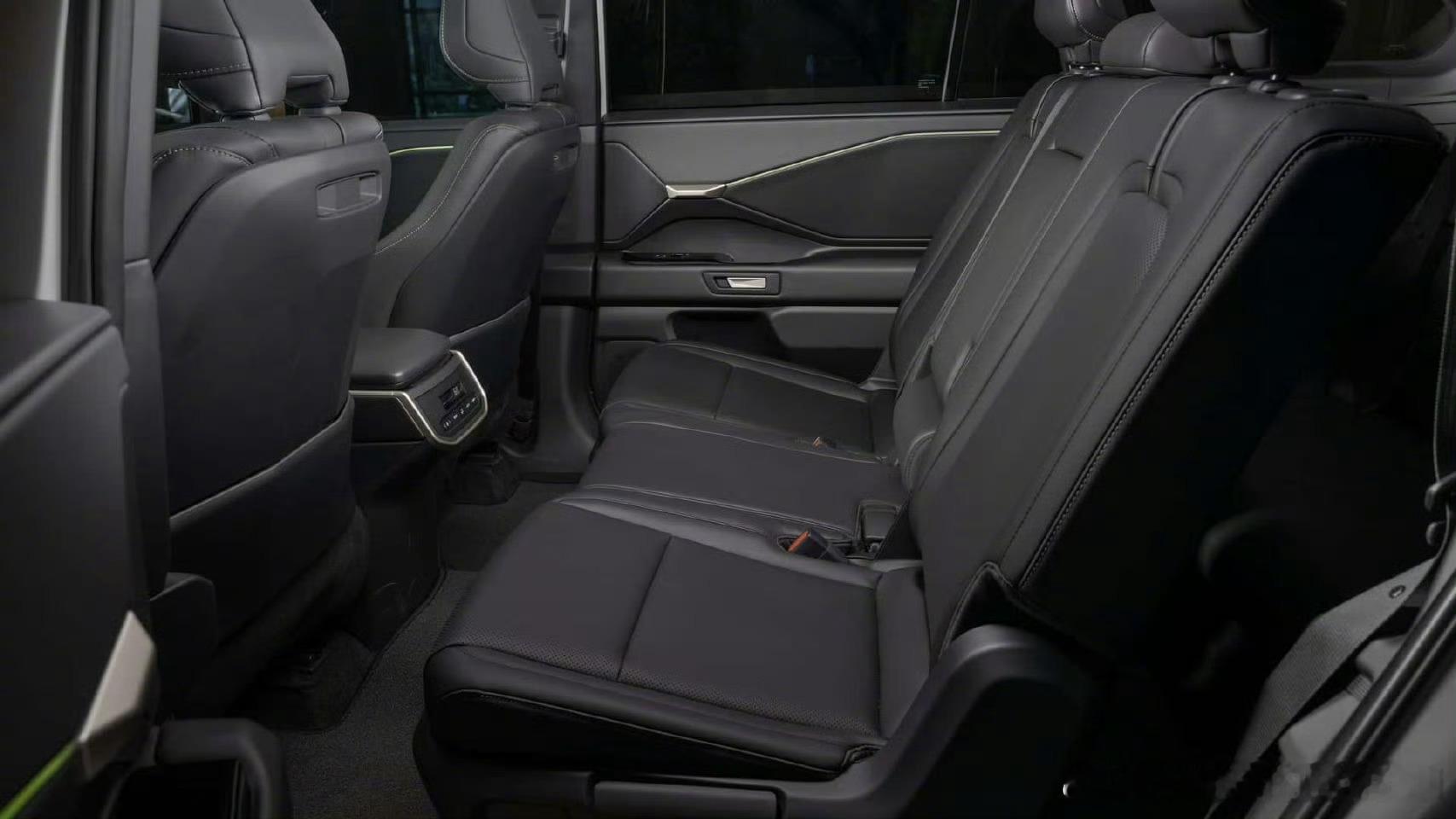 丰田纯电汉兰达官图正式发布，新车作为丰田旗下首款纯电三排SUV。传承汉兰达家族大