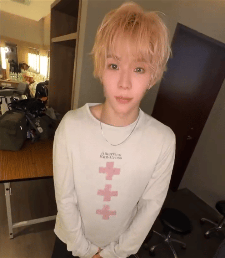 是sho狗狗戳脸蛋