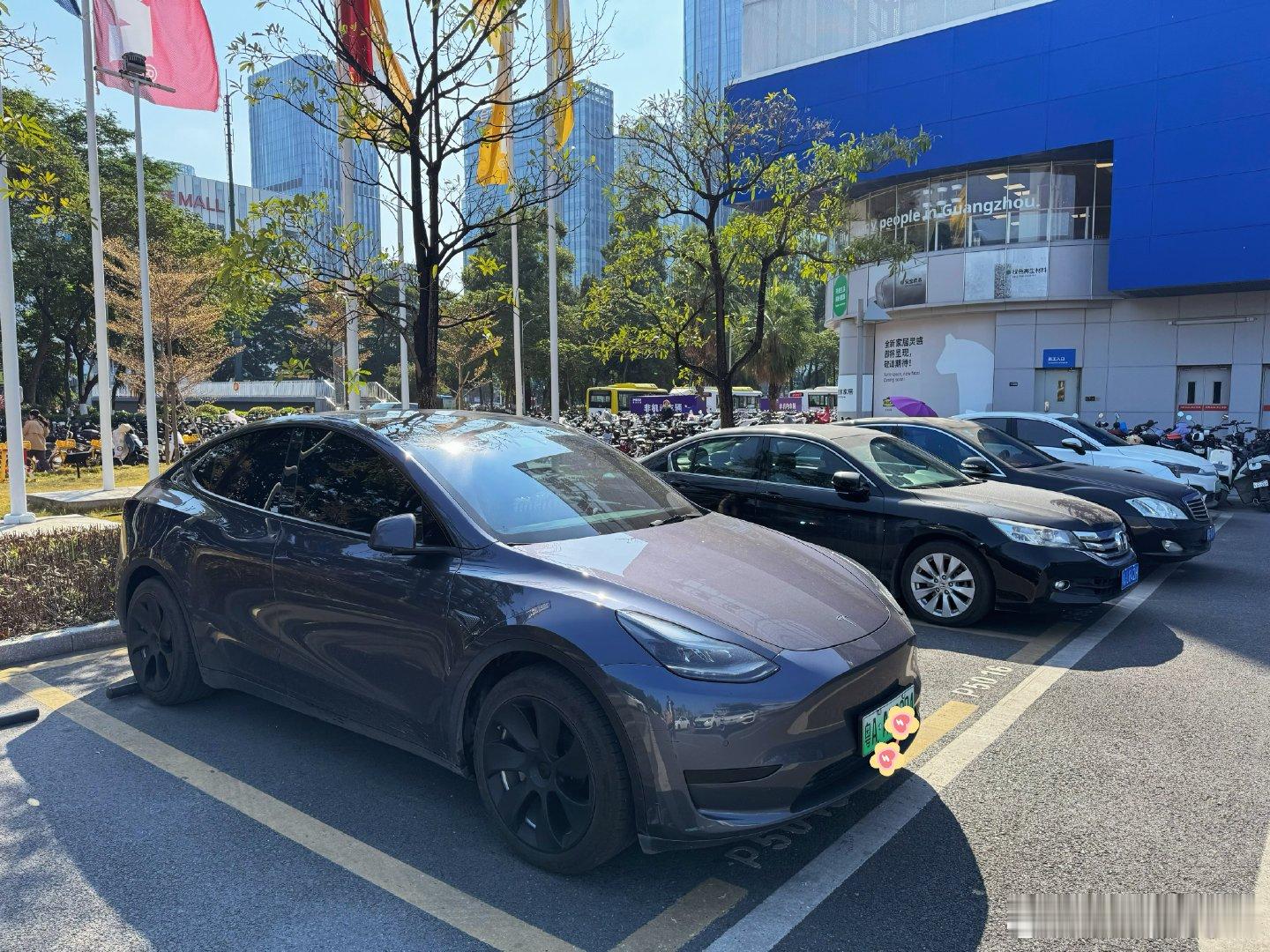 不是国内智驾能不能抗住，而是FSD有没有竞争力，毕竟不是满血版，而且纯视觉也存在