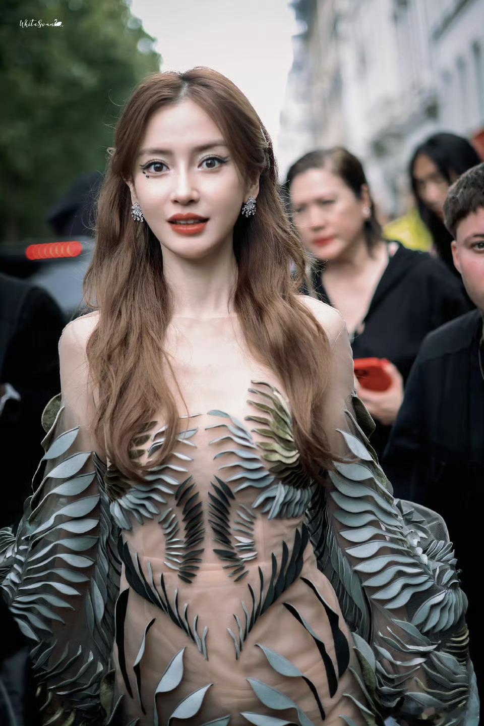 Angelababy一出手便是王炸让毛毛来蹭一蹭美神的热度，太美