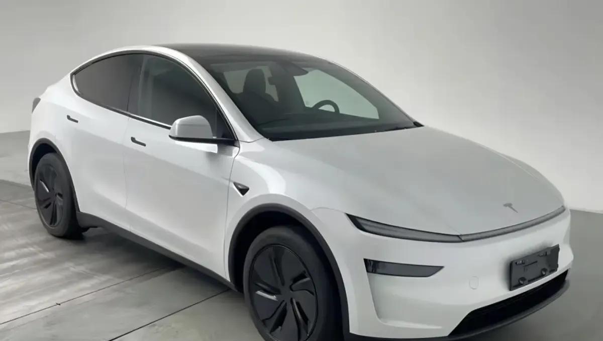 廉价版的ModelY，也太廉价了吧！织物座椅，没有大天窗，没有智能化。特斯拉