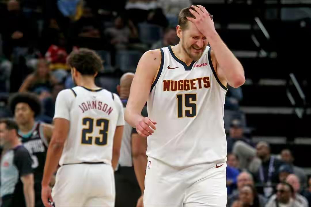 你输我也输，心情完全不一样。掘金爆冷输给灰熊，不是真的打不赢，而是想输球保住西部