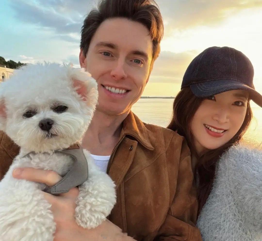陈赫前妻在加拿大乡下短居，39岁许婧左手无名指戴着婚戒出镜，她与匈牙利籍老公Ti