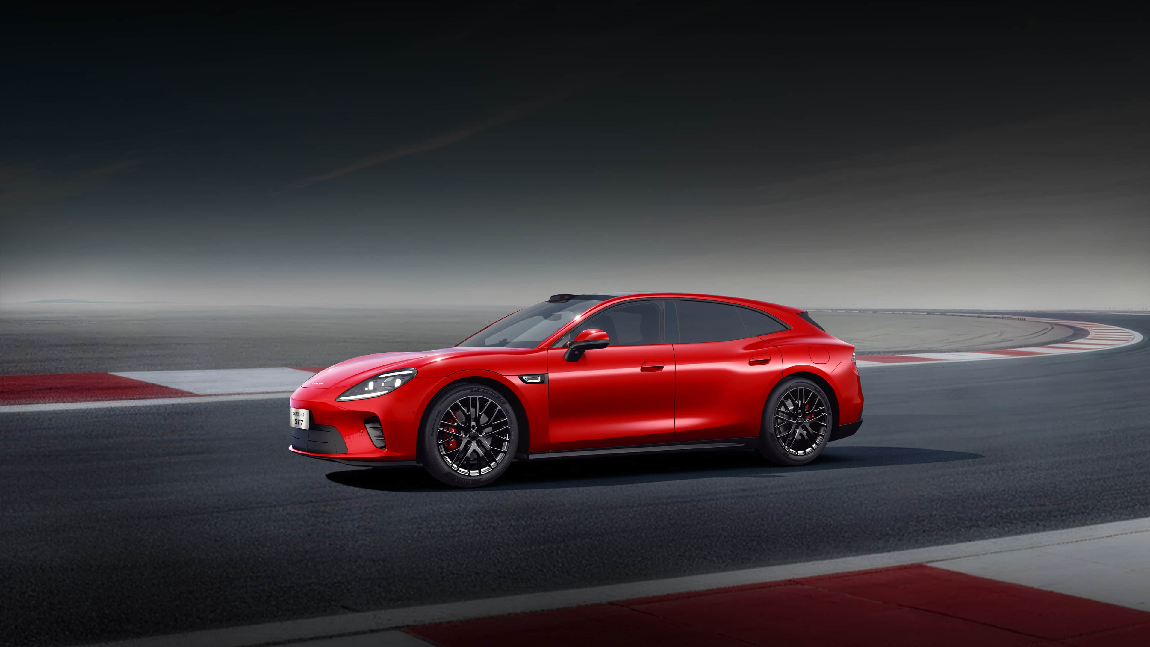 近日，广汽与华为乾崑联合打造的#启境GT7#（测试车型：广汽AHC7000BEV