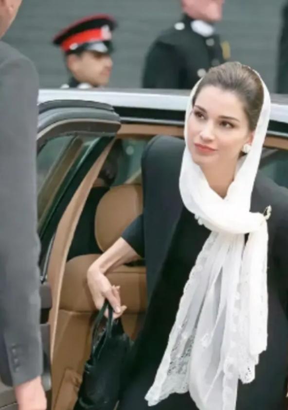 从难民到王后：拉尼亚用坚韧与善良书写传奇人生