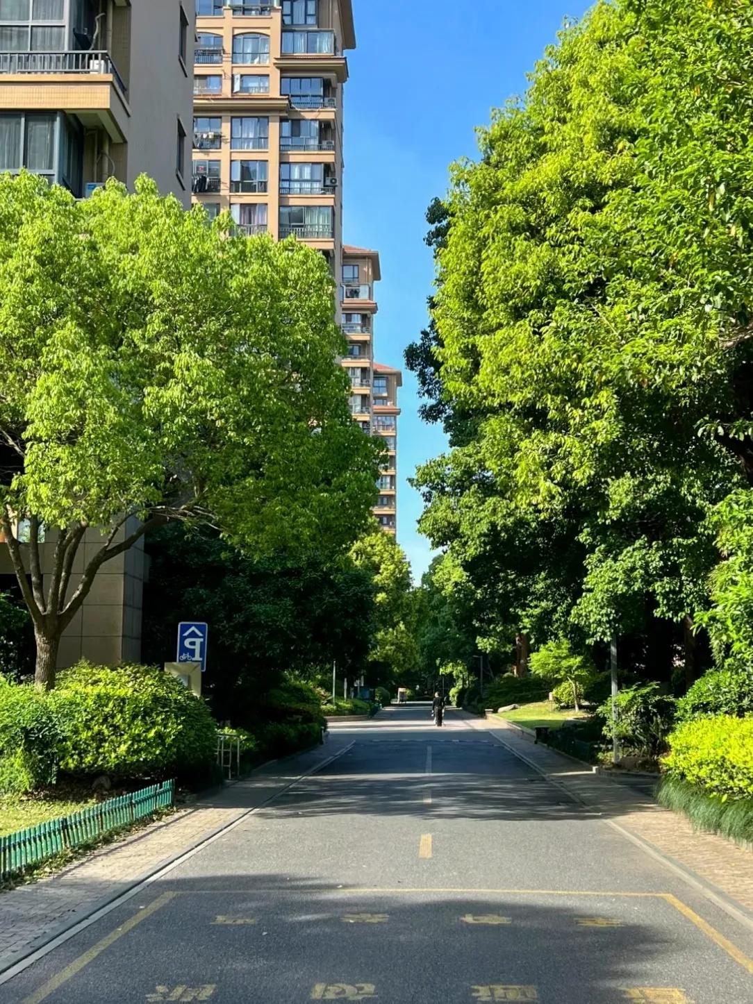 《从豪言到无奈：房奴之路的辛酸》曾经信誓旦旦地宣称绝不做房奴，然而现实却无情地