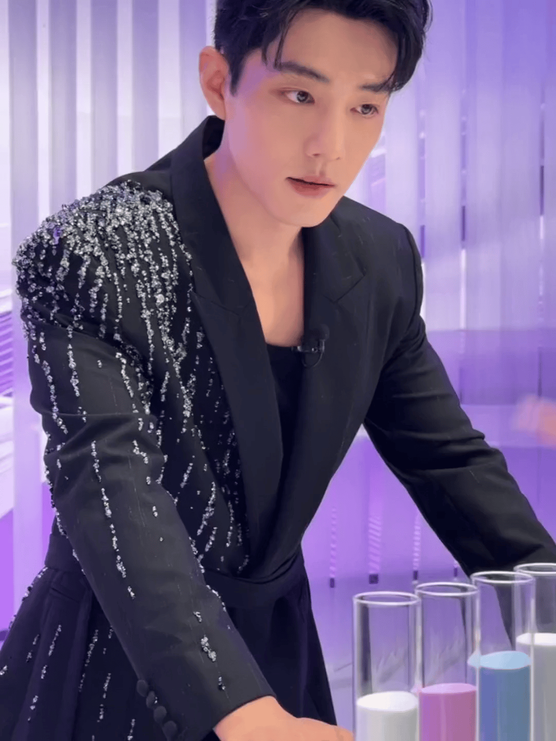 肖战直播你比钻石闪耀，这张脸绝了​​​