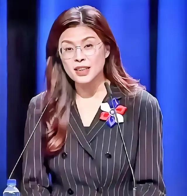 真是恭喜你啊,郑丽文,这下子出名了吧。被当地媒体报道,想必你挺自豪的吧!