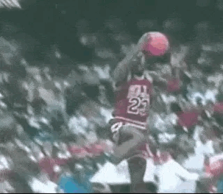 这个扣篮绝对是乔丹职业生涯最被低估的一个扣篮！1988年扣篮大赛上，24岁的乔