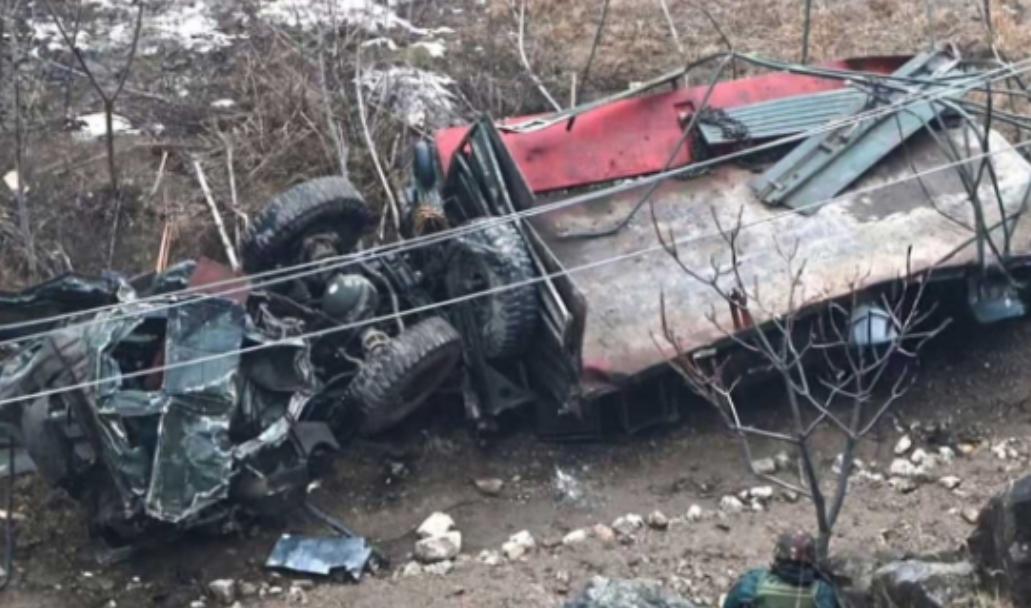 太惨了：印军装甲车冲下悬崖，死伤数十人，莫迪又发文哀悼。1月22日中午，印控