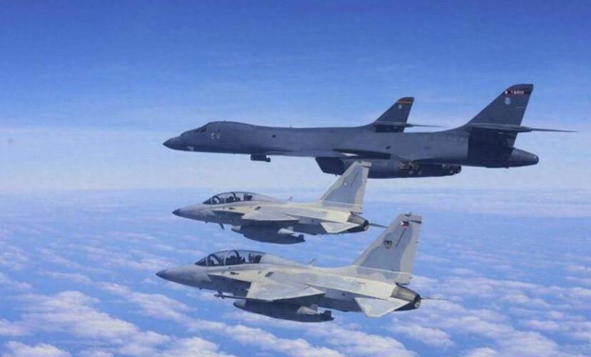 重大事件，解放军军机勇闯菲军演划设区，菲律宾军方泪奔了最近南海那边又闹出了大